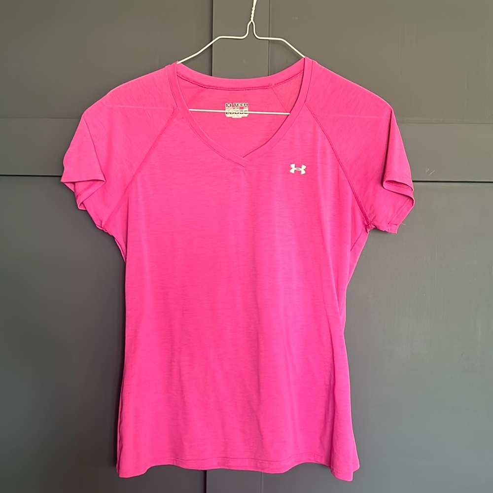 Under Armour top